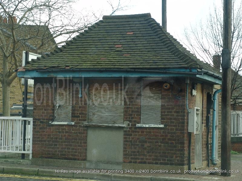 canary-wharf-isle-of-dogs-property-old-dock 